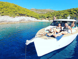 Azor-Ahai-boat-family-time-Split-Sea-Tours-DeLuxe-Blue-cave-Tour-from-Split